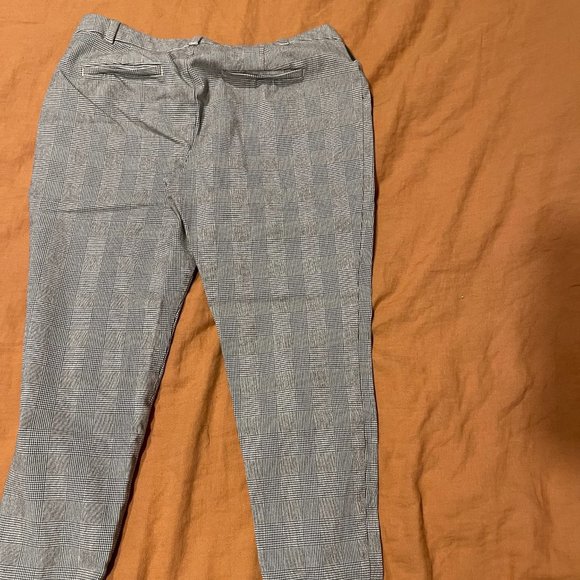 GAP Maternity Khaki Slim Ankle - Plaid - Picture 2 of 3